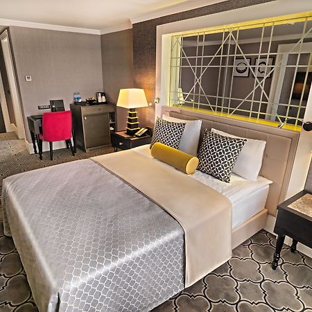 Mercure Istanbul Bomonti Exterior photo A room at the hotel