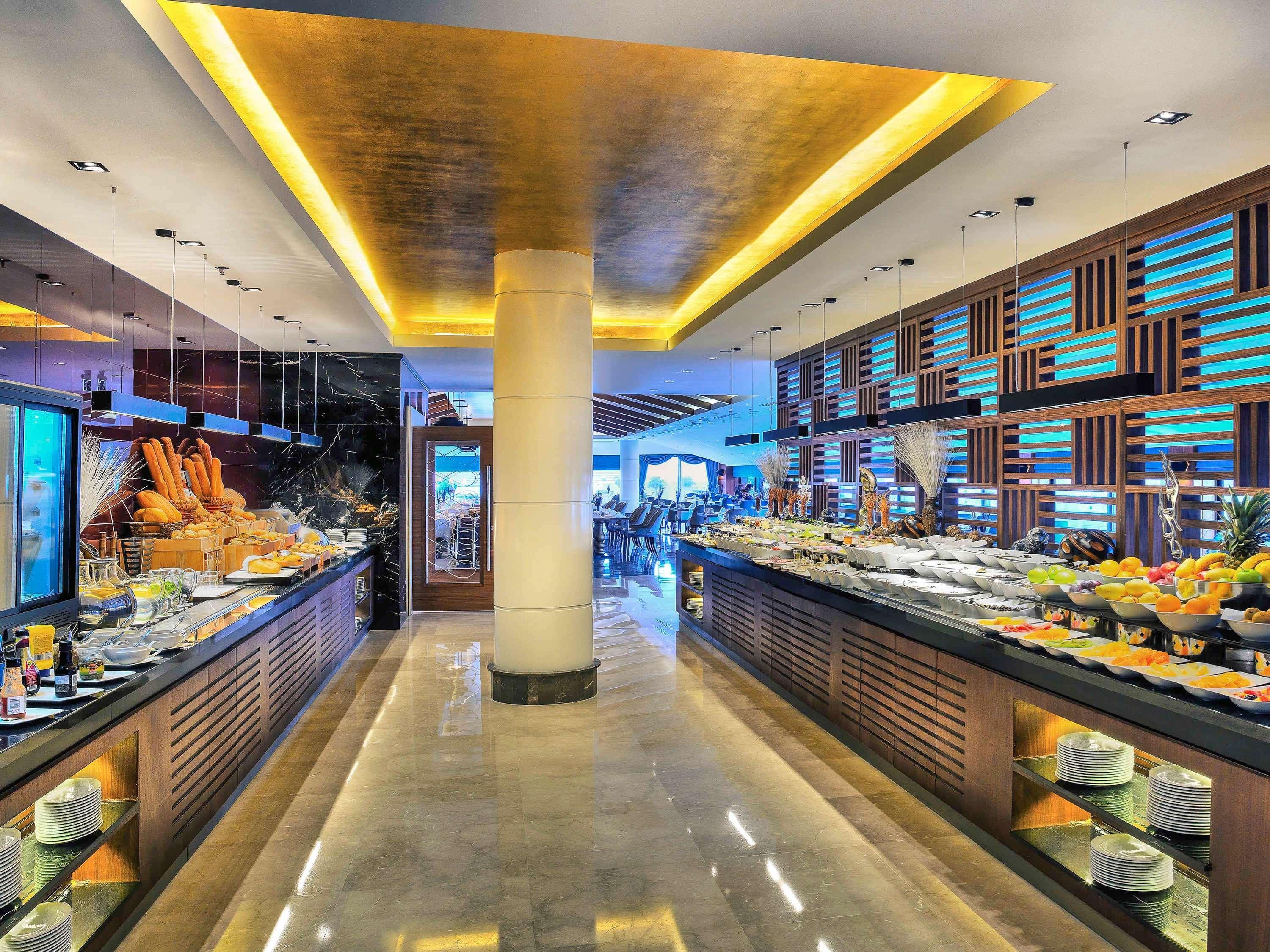 Mercure Istanbul Bomonti Exterior photo The buffet at the hotel