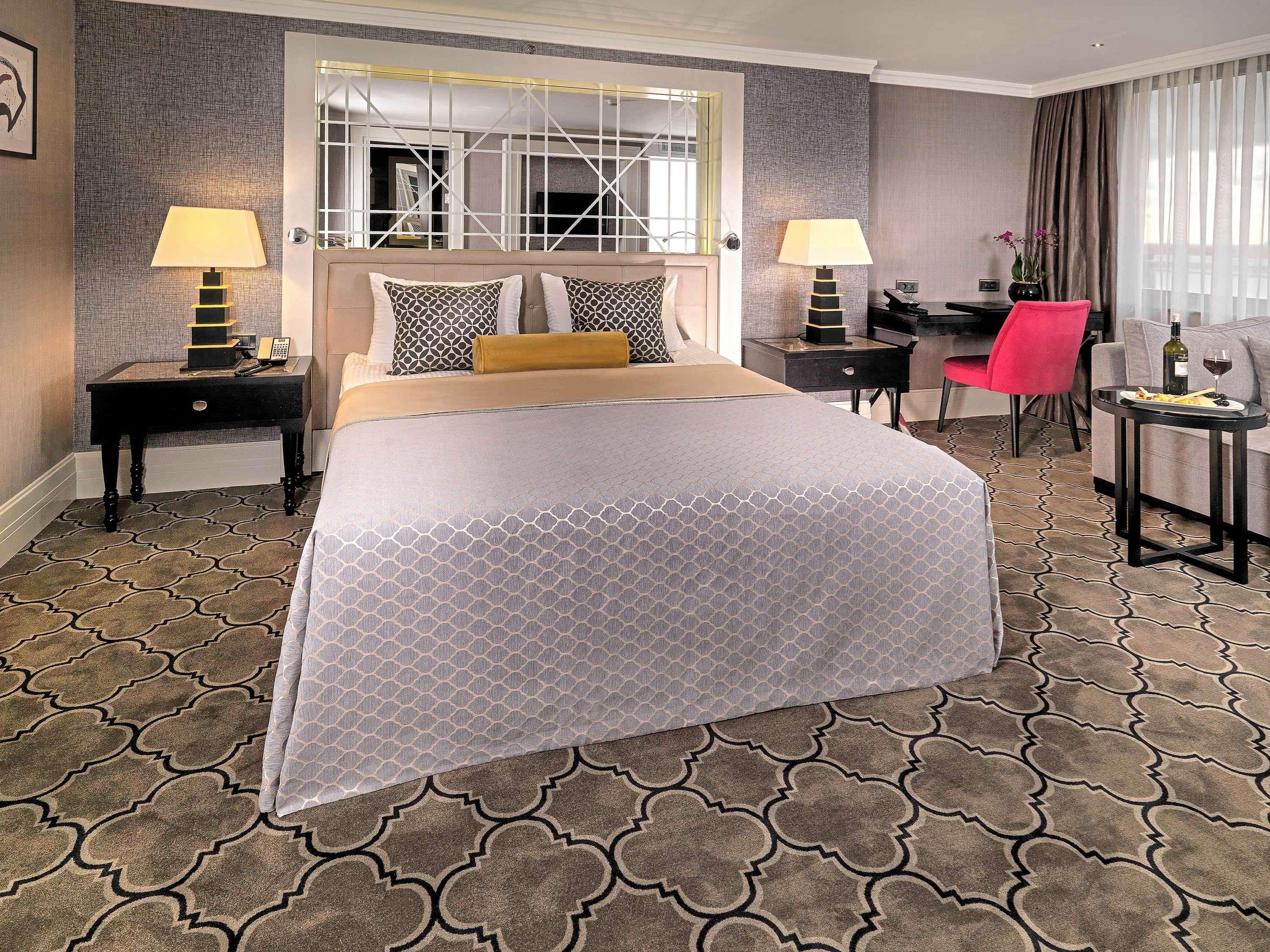 Mercure Istanbul Bomonti Exterior photo A suite at the Mandarin Oriental, Paris