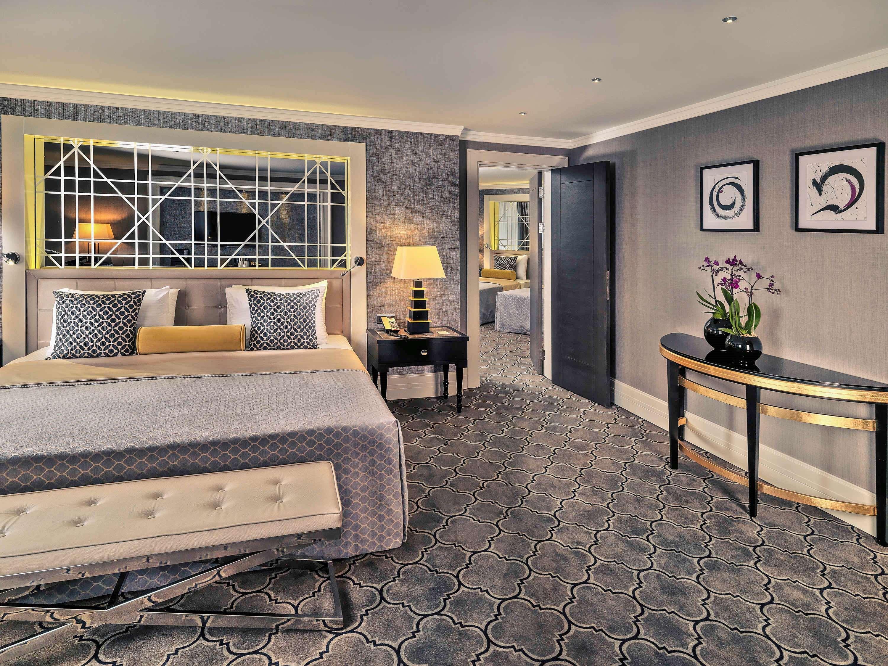 Mercure Istanbul Bomonti Exterior photo A bedroom at the hotel