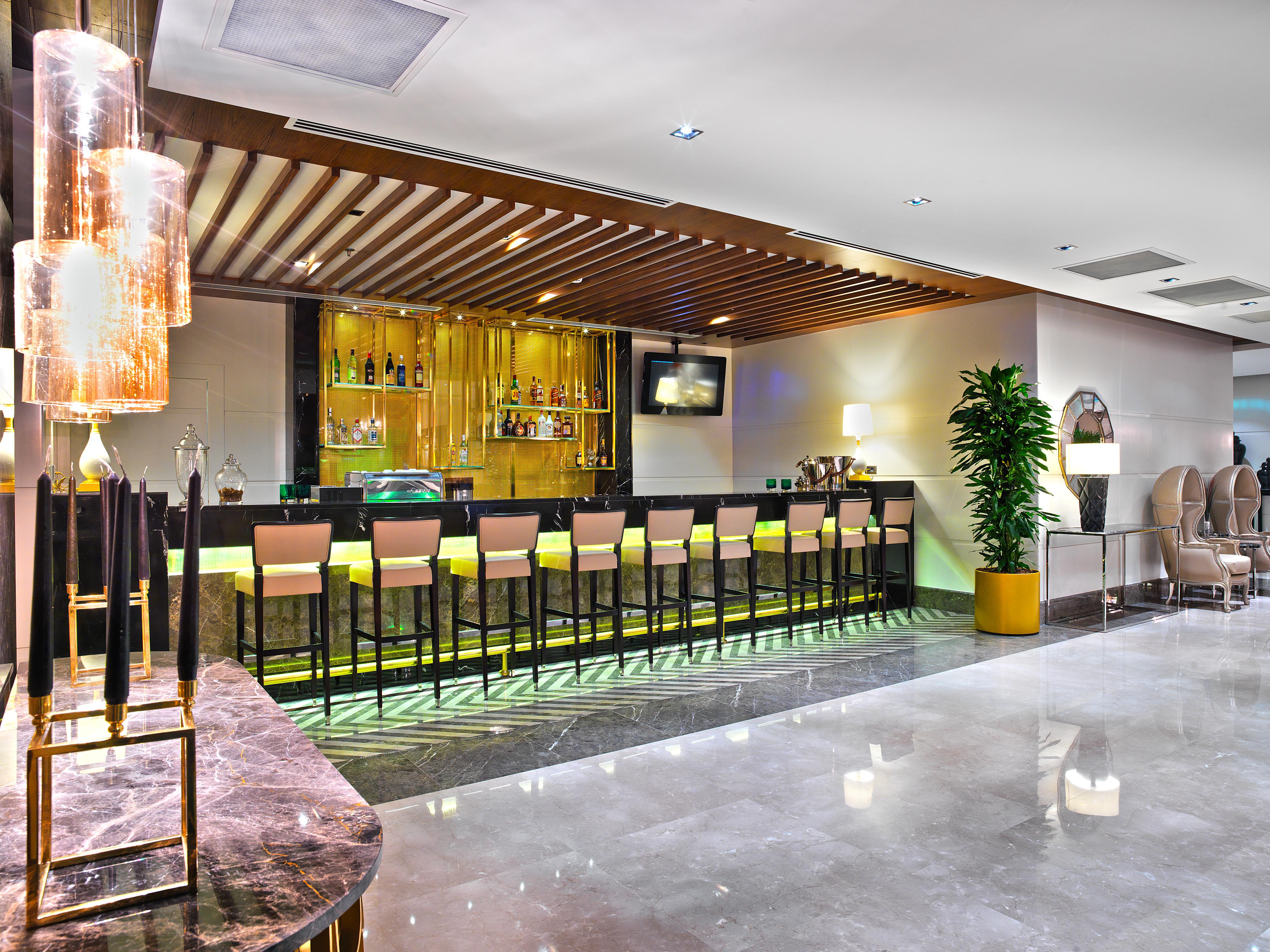 Mercure Istanbul Bomonti Exterior photo The bar at the lounge