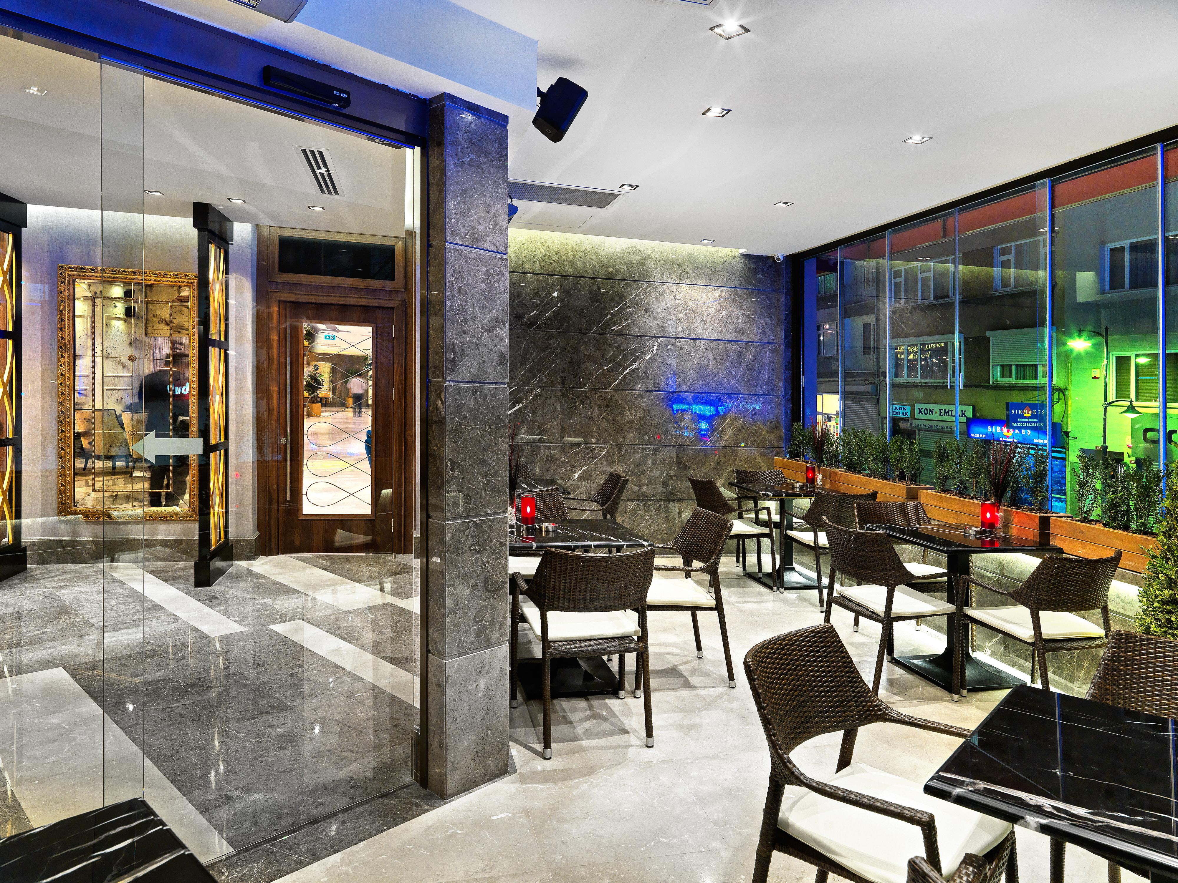 Mercure Istanbul Bomonti Exterior photo The interior of the hotel