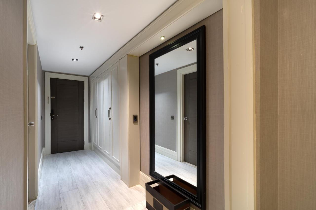 Mercure Istanbul Bomonti Exterior photo A mirror in a hallway
