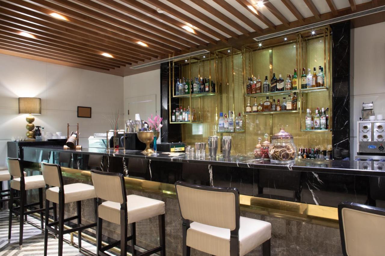 Mercure Istanbul Bomonti Exterior photo The bar at the lobby